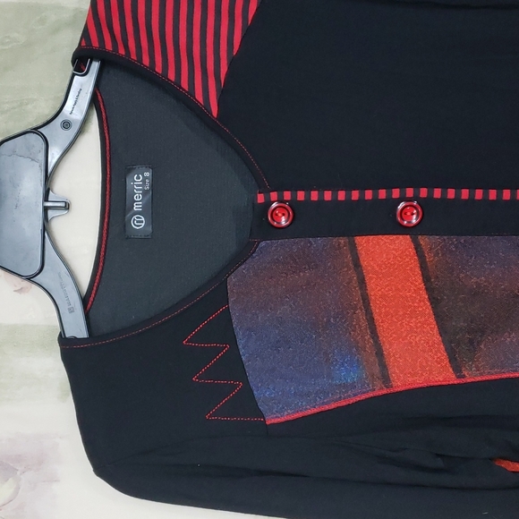 Black & red stretch button front cardigan - Picture 3 of 4